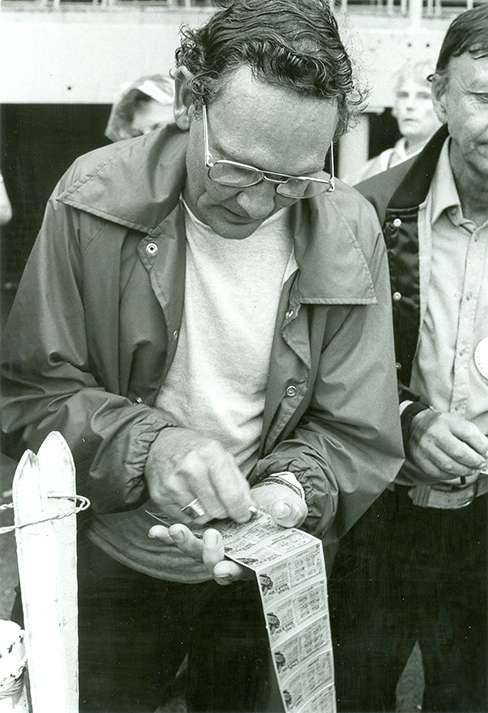 First day of sales 1985 - lined up to buy tickets